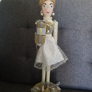 Pie 1 Blonde Shopping Lady Nutcracker